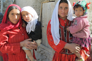 2momsWithBabiesCropped